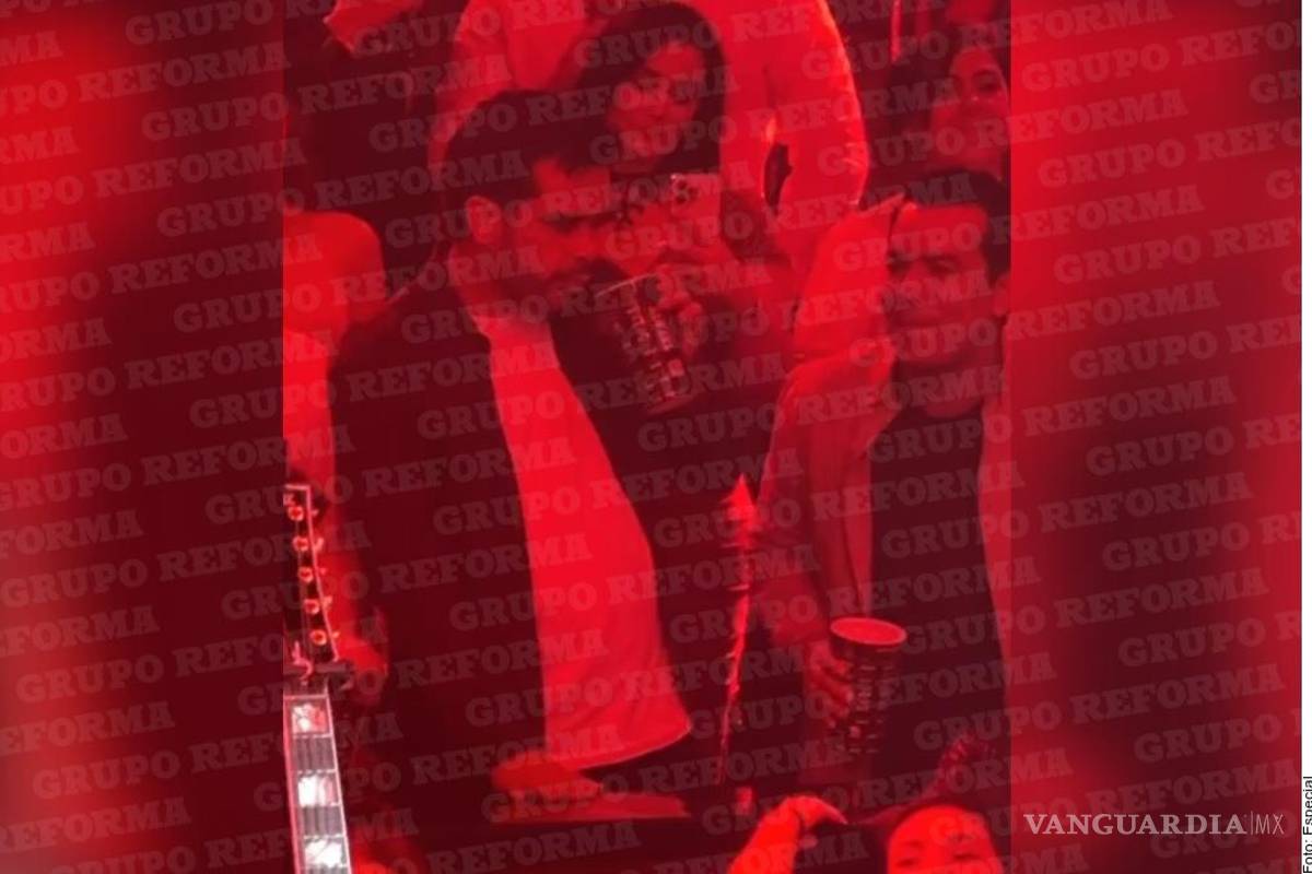 Exhiben a Máynez ‘happy’ durante concierto en Nuevo León