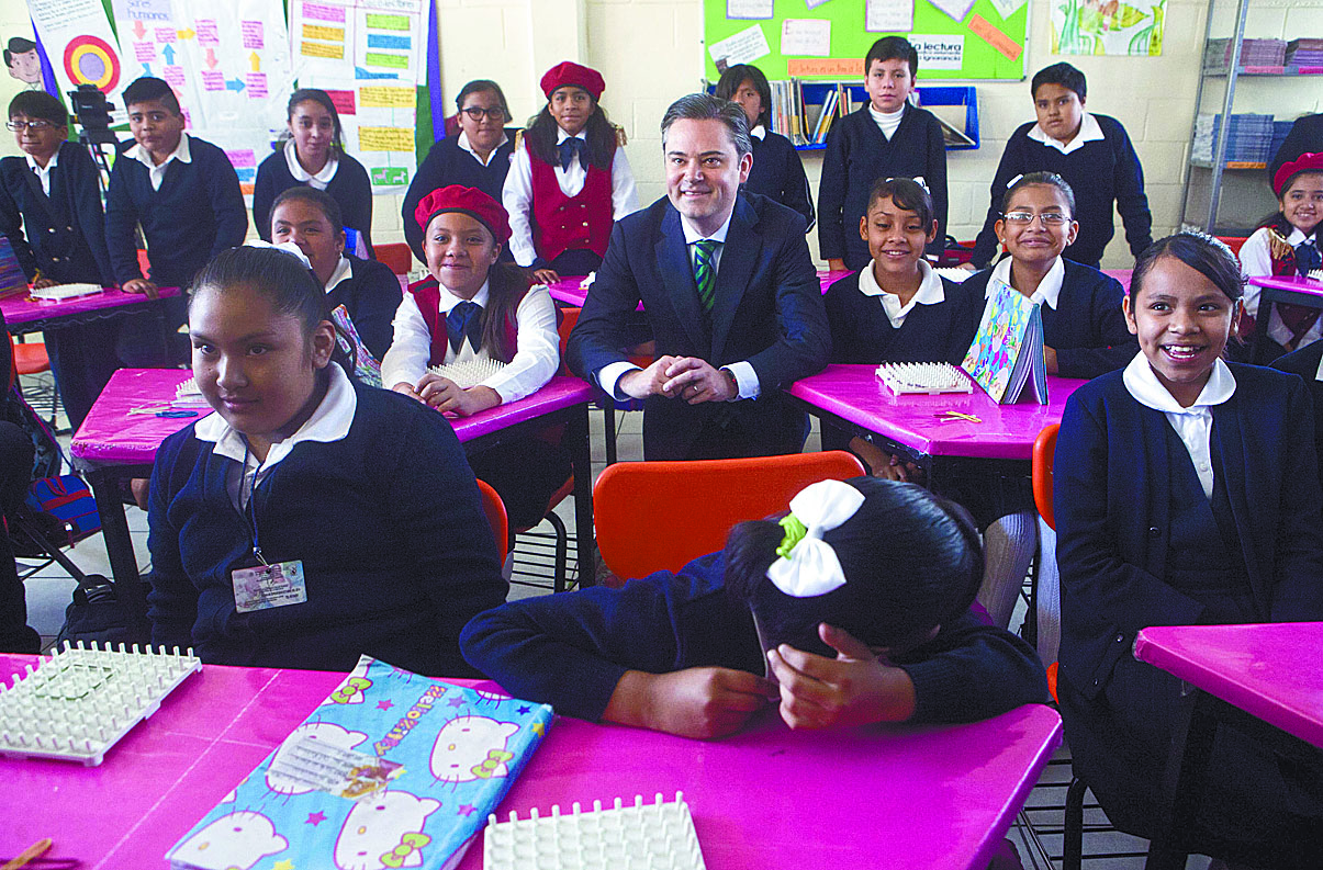 Se apuntan a evaluación 144 mil maestros: Nuño