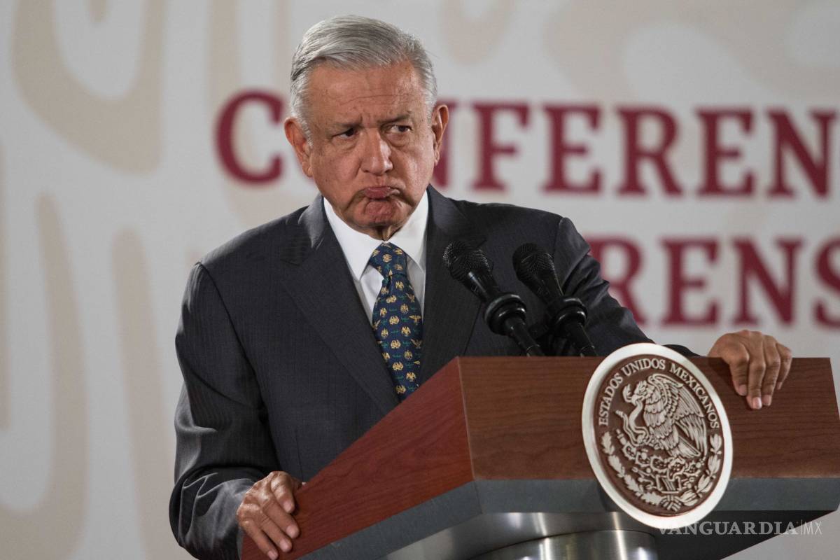 AMLO contrata a experto en reparto de refrescos y botanas para que lo ayude en distribución de medicinas