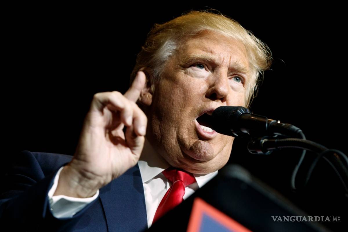 Acusa Trump al New York Times y a People de fabricar denuncias en su contra