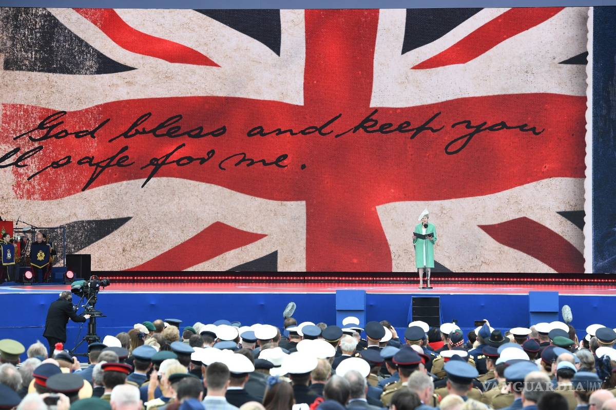 $!Isabel II y Trump honran a los veteranos del desembarco de Normandía en su 75 aniversario