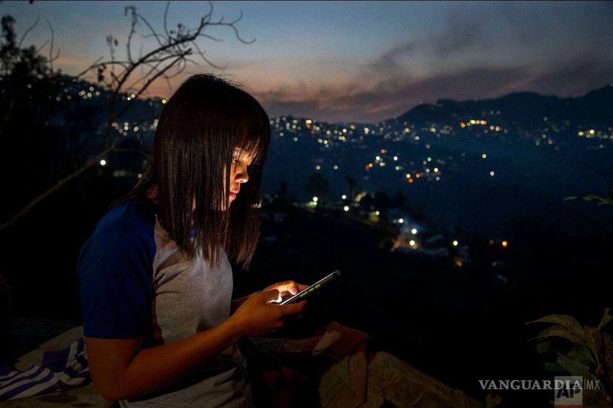 Jugo Naranja: EU mandará vacunas a México en abril