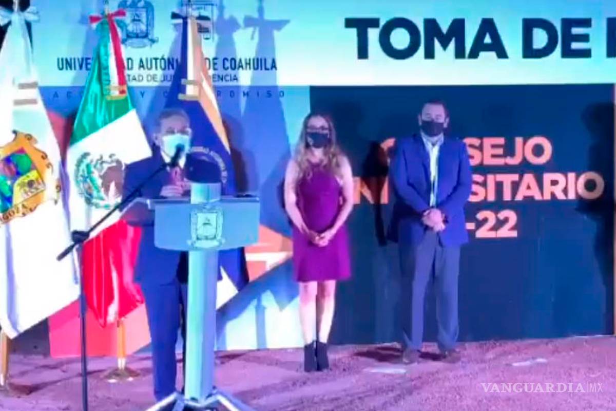 Rector toma protesta a nueva sociedad de alumnos de Jurisprudencia de la UAdeC