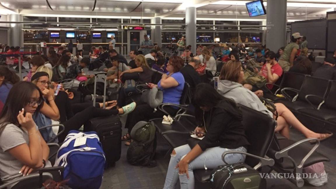 Delta Airlines cancela y retrasa cientos de vuelos por falla informática