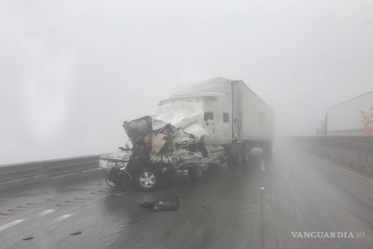 Colapsan vías que conectan a Saltillo con Monterrey por accidentes y condiciones climatológicas; IP exige una solución