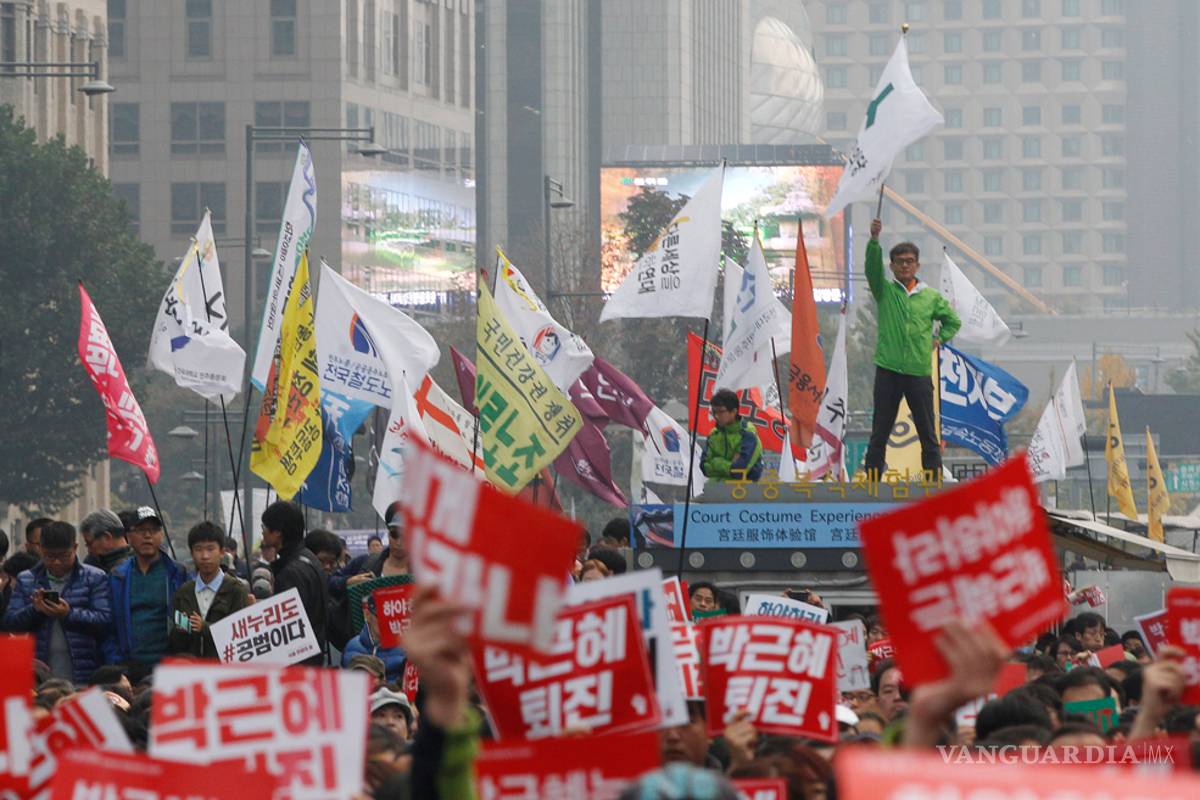 Miles marchan en Corea del Sur para exigir la renuncia de la presidenta