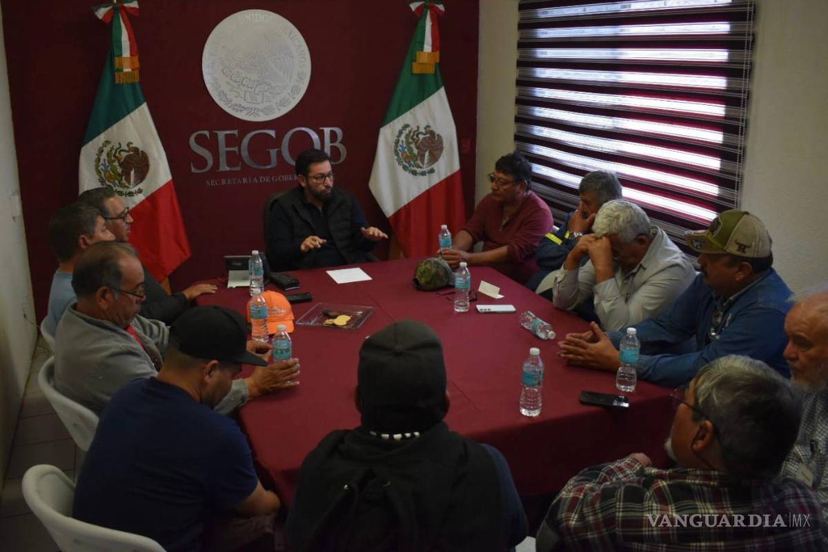 $!La representación de la Secretaría de Gobernación en Coahuila recibió a los ex trabajadores de la acerera.