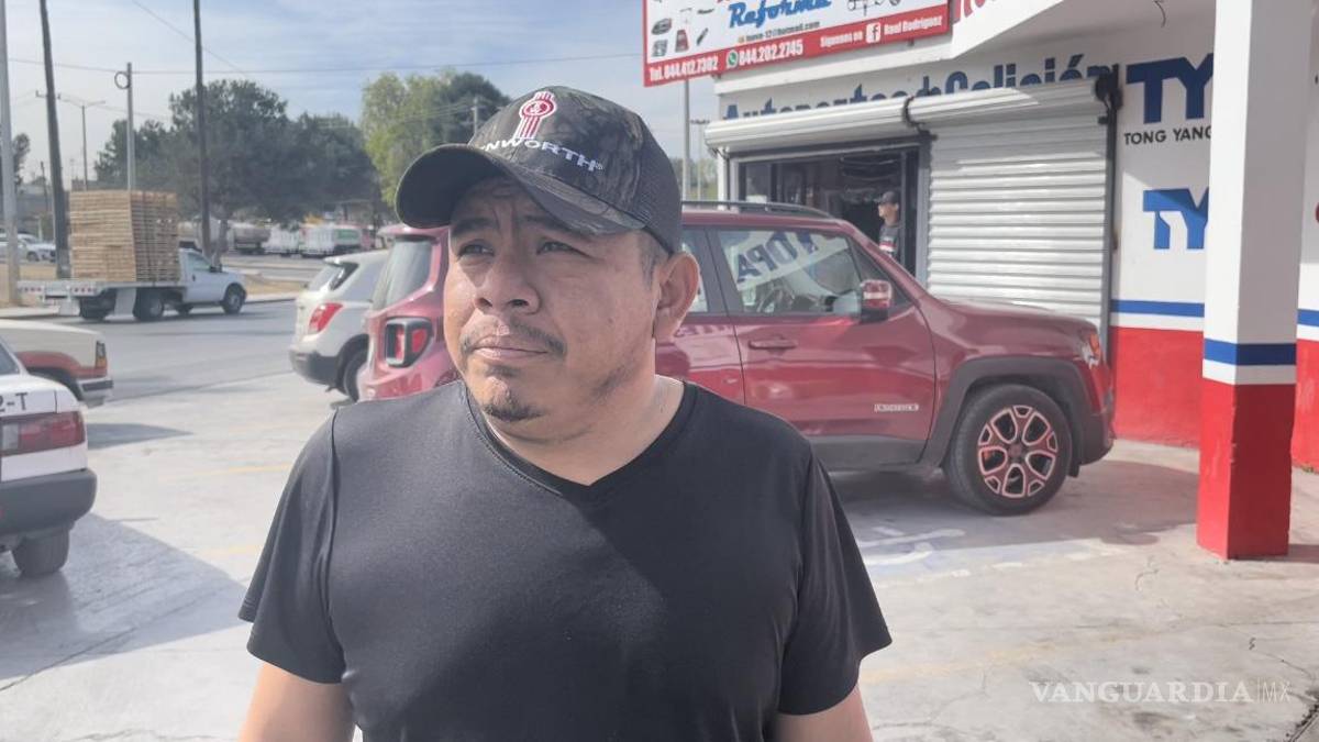 Taxistas protestan en gasolinera de Saltillo; denuncian presunto combustible adulterado