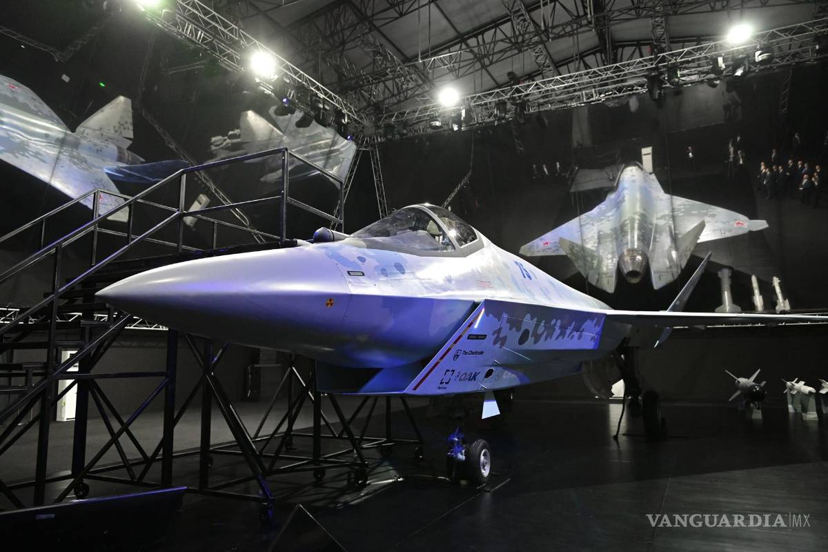 Presentan a Putin el nuevo caza ligero furtivo LTS "Checkmate"