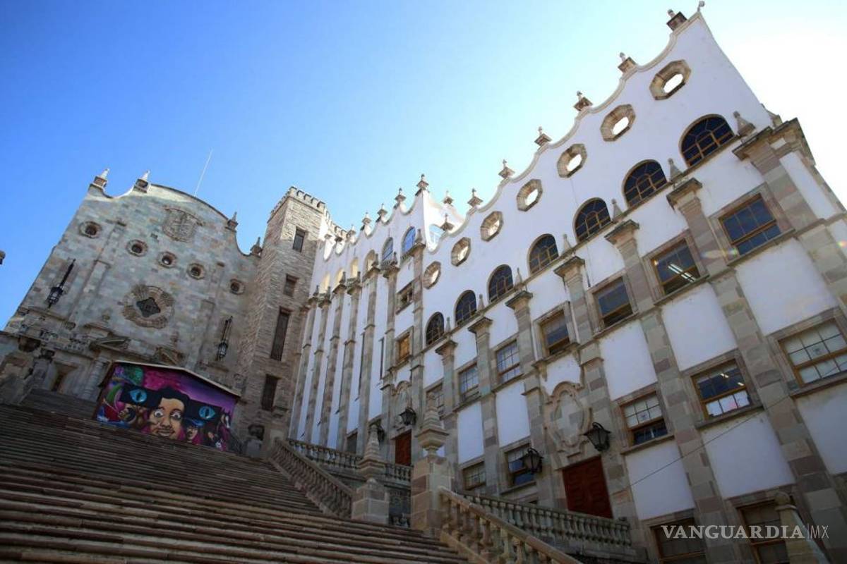 Mujer se lanza de edificio de la Universidad de Guanajuato