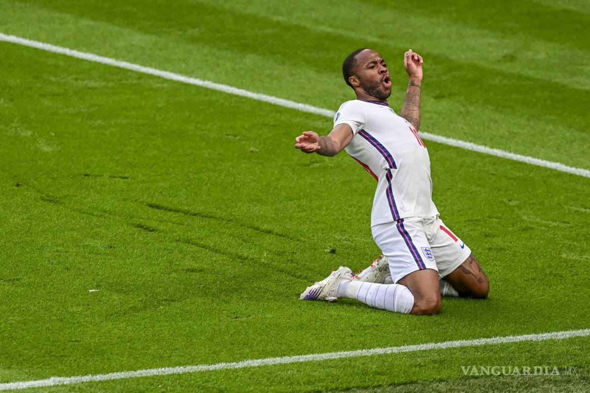 Inglaterra vence y lidera su grupo