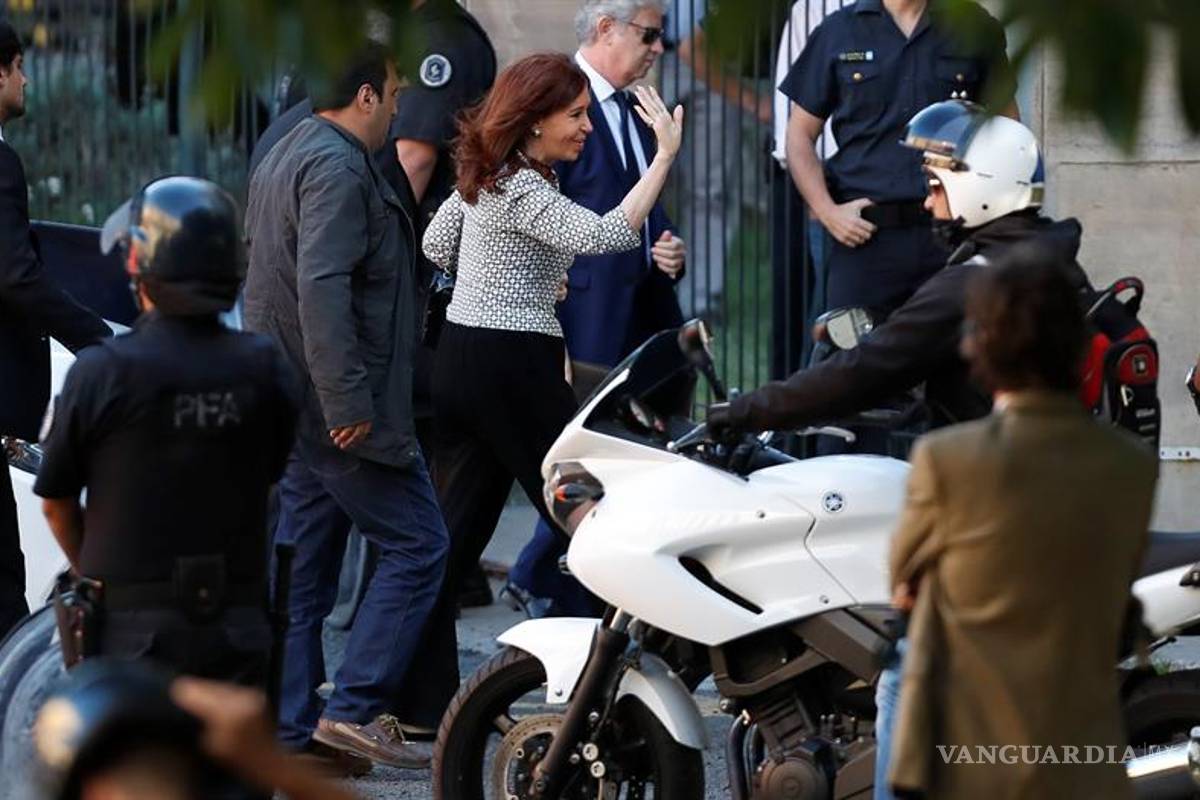 Cristina Fernández niega corrupción y denuncia "maniobra político-judicial"
