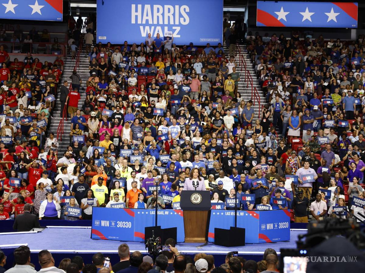 $!La candidata presidencial demócrata a la vicepresidenta Kamala Harris en un mitin en el Centro Thomas y Mack de la Universidad de Nevada Las Vegas.