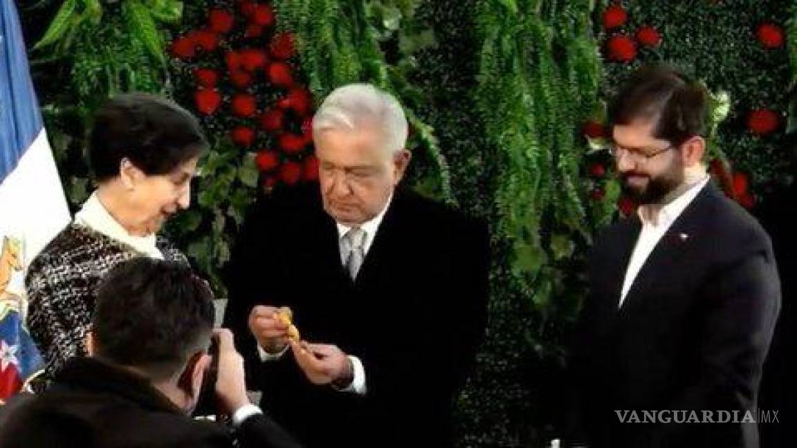 AMLO reconoce con la Orden del Águila a hija de Salvador Allende