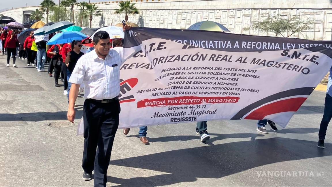 Cientos de maestros de la Sección 35 del SNTE marchan en La Laguna por el Día del Trabajo