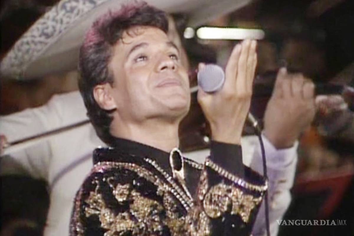 Elementos de la Marina rindieron homenaje a Juan Gabriel previo al desfile militar