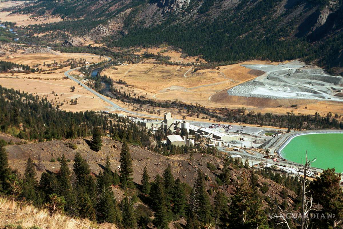 Cerca de 900 trabajadores se encuentran atrapados desde ayer en una mina de oro en Sudáfrica