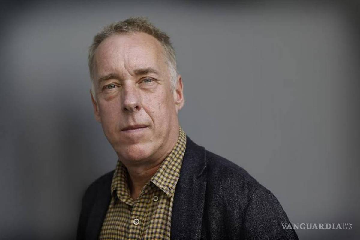 Llega a México nuevo libro de Robinson sobre un país al borde del abismo