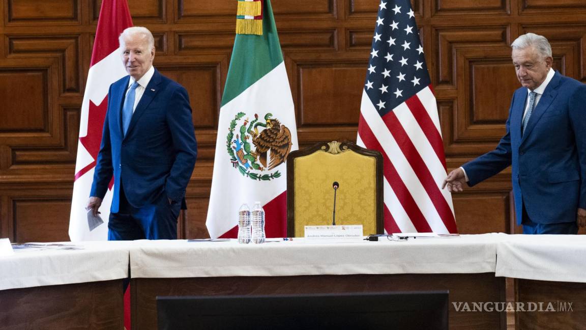 $!El presidente Joe Biden y el presidente de México, Andrés Manuel López Obrador, en la 10.ª Cumbre de Líderes de América del Norte en la Ciudad de México, el martes 10 de enero de 2023.