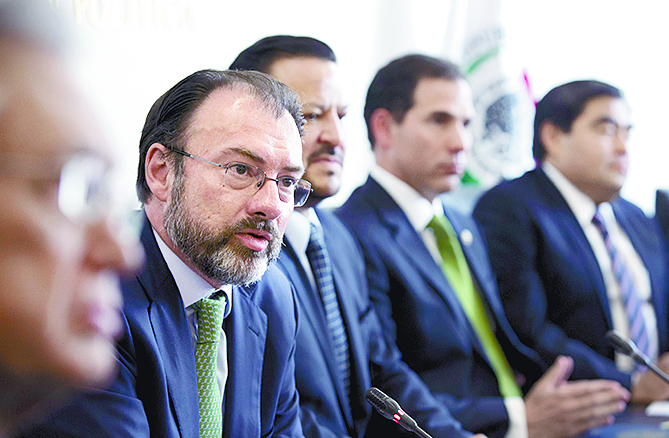 México advierte que también podría abandonar el TLCAN