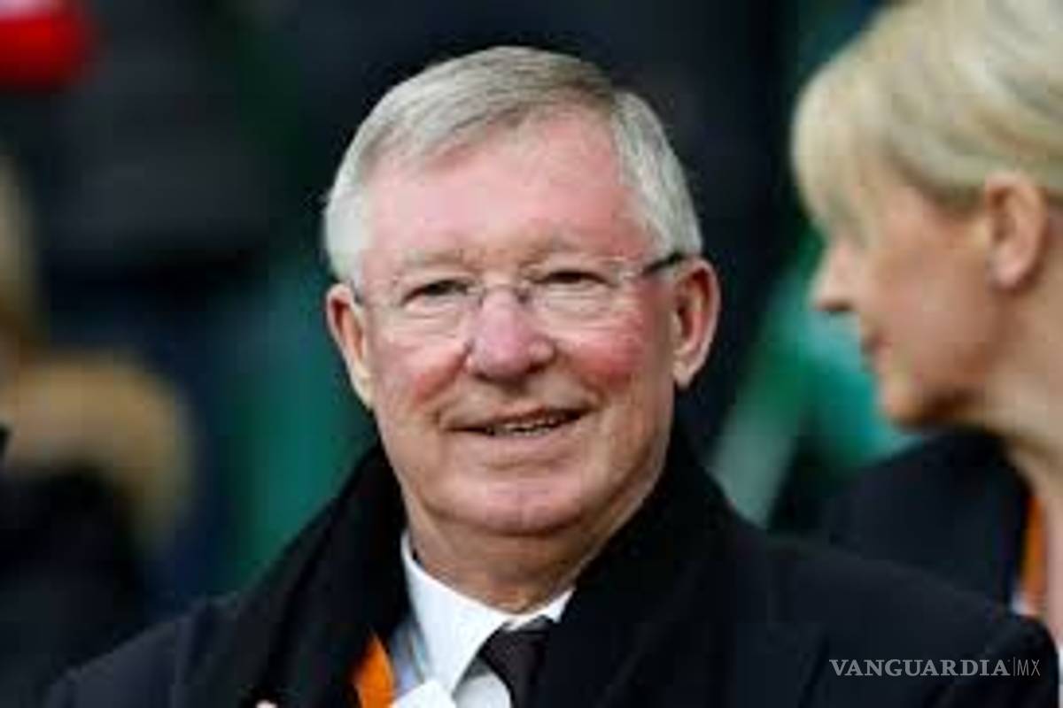 Alex Ferguson está despierto y puede hablar, tras sufrir una hemorragia cerebral