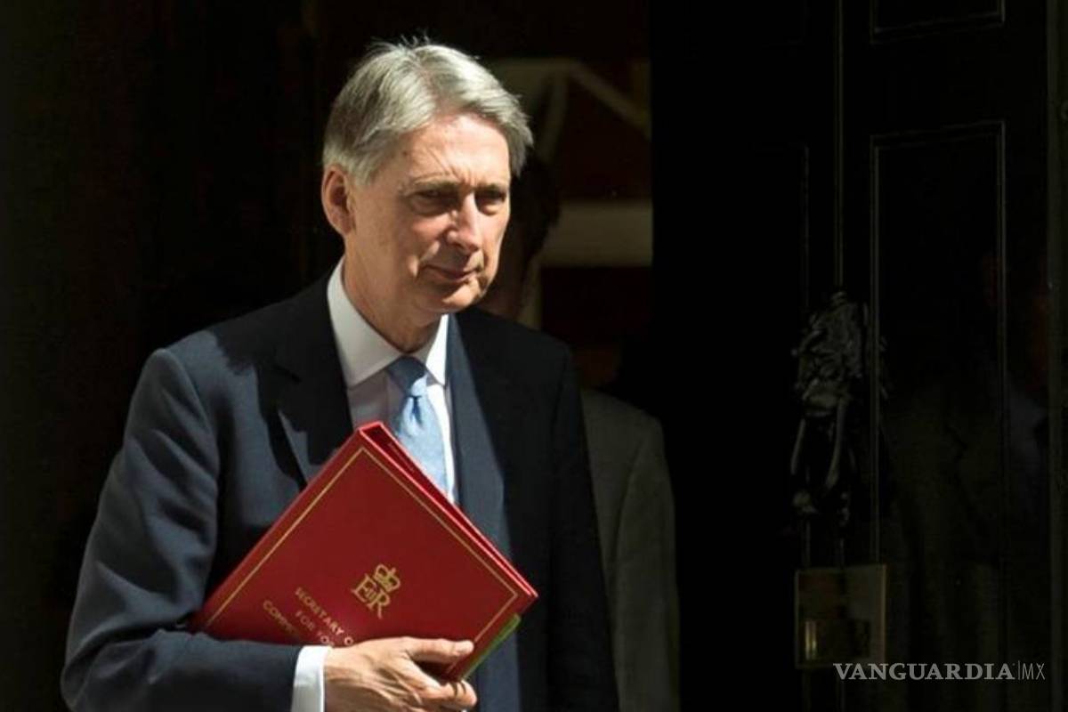 Escocia no debe tener relación distinta con UE que el resto del país: Hammond