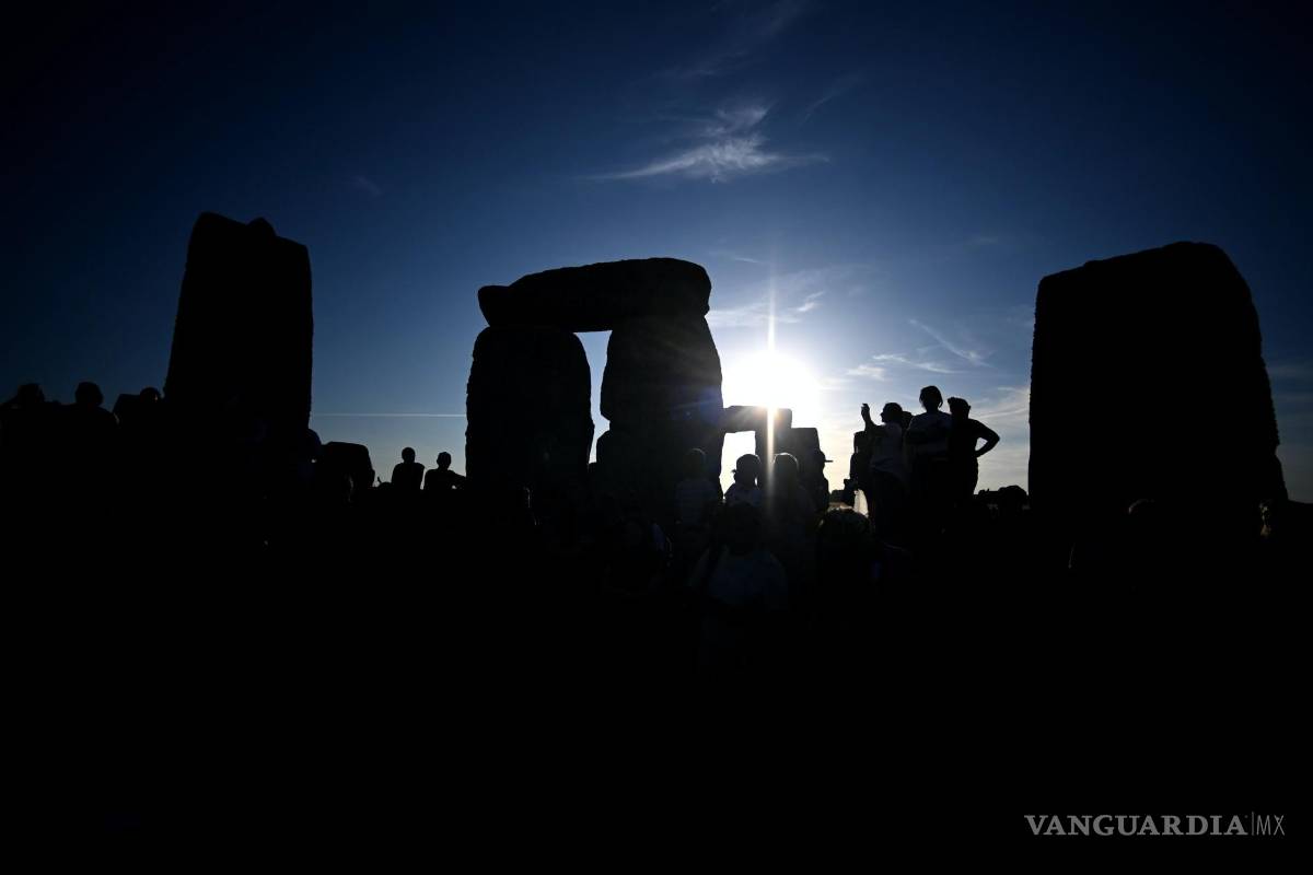 Así celebran miles de personas el Solsticio de Verano en Stonehenge (fotos)