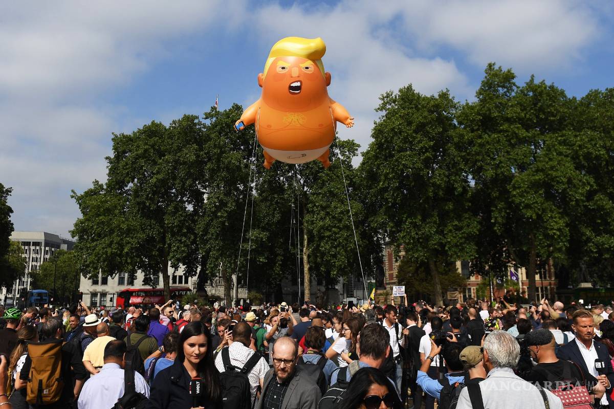 ‘Bebé Trump’ flota sobre miles de manifestantes que toman las calles de Londres