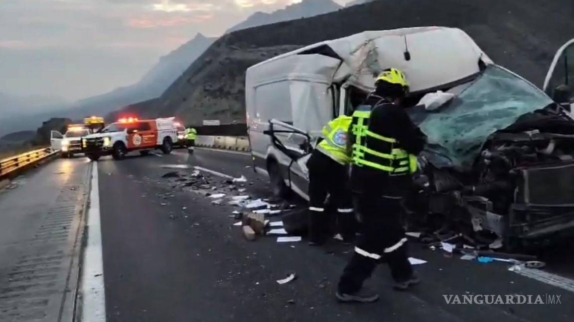 $!Personal de emergencias aseguró la zona mientras se realizaban maniobras de rescate y se controlaba el tránsito.