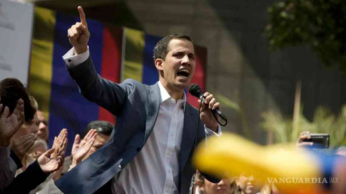 Caos en Venezuela, Guaidó se proclama presidente y Trump lo reconoce: 'Maduro es ilegitimo'; AMLO lo niega