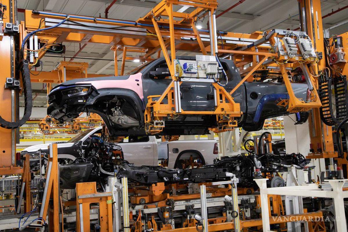 Trabajadores de Ford y Stellantis aprueban también nuevo contrato colectivo en EU
