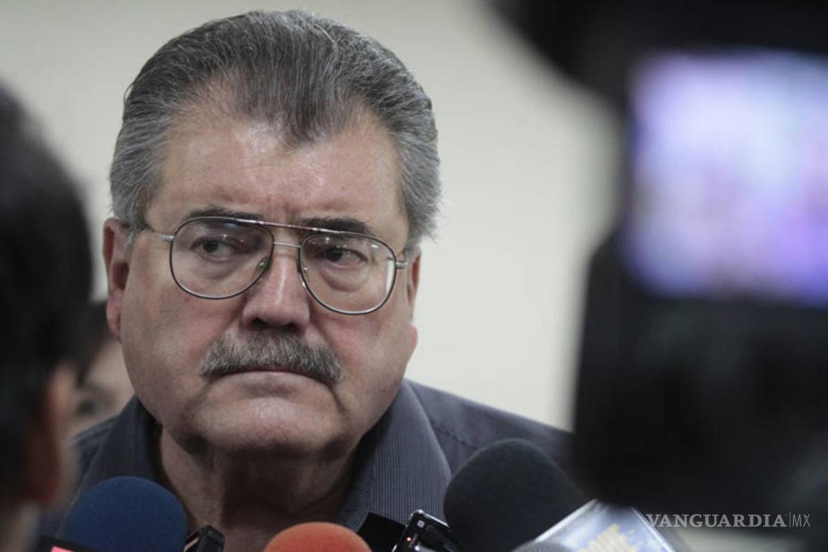 Roban cartera a alcalde de Apodaca durante evento de El Bronco