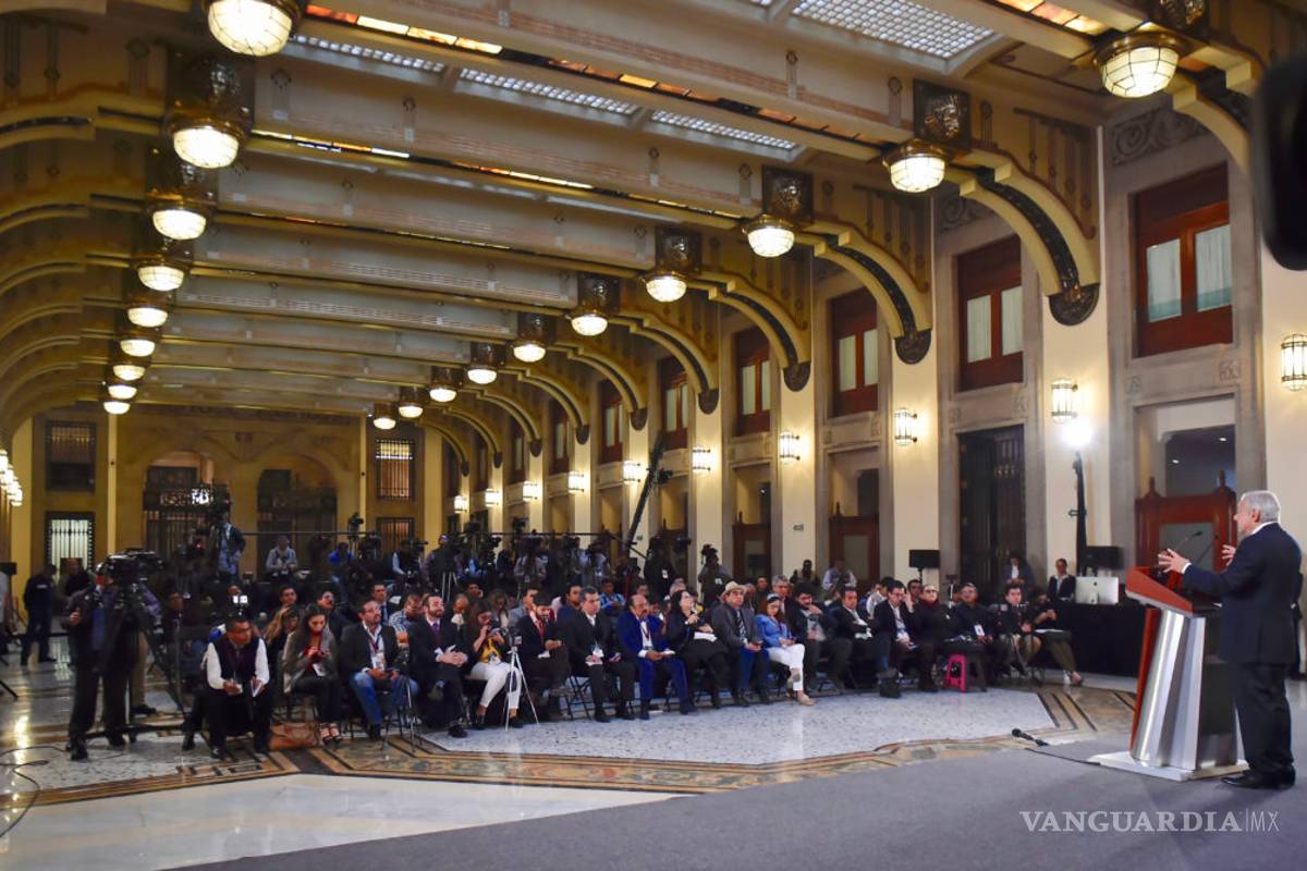 Contratamos 3 mil 700 médicos por COVID-19: AMLO