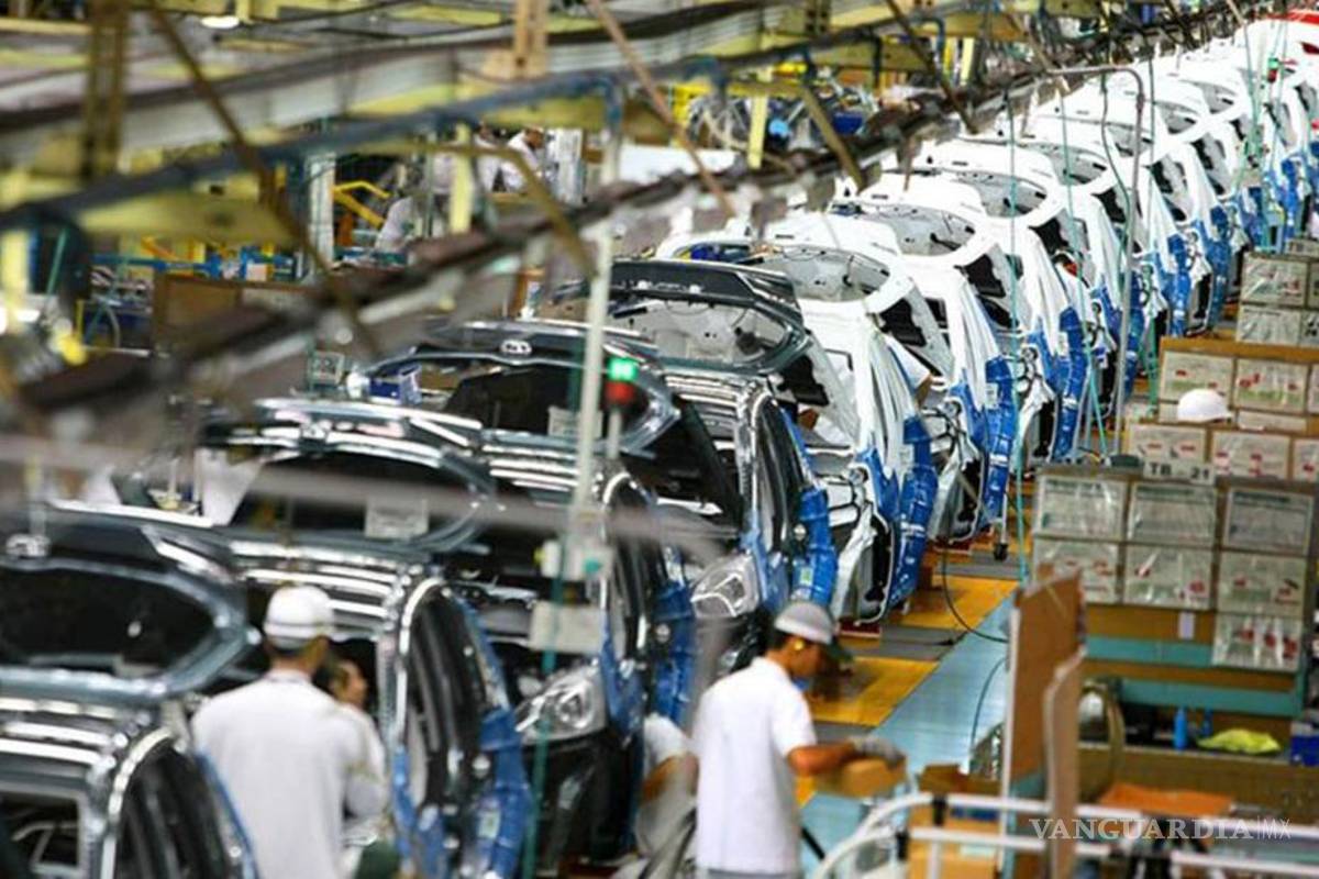 Enfrenta Industria automotriz nueva amenaza; acuerdo entre EU y México permitiría a Trump imponer aranceles de hasta 25%