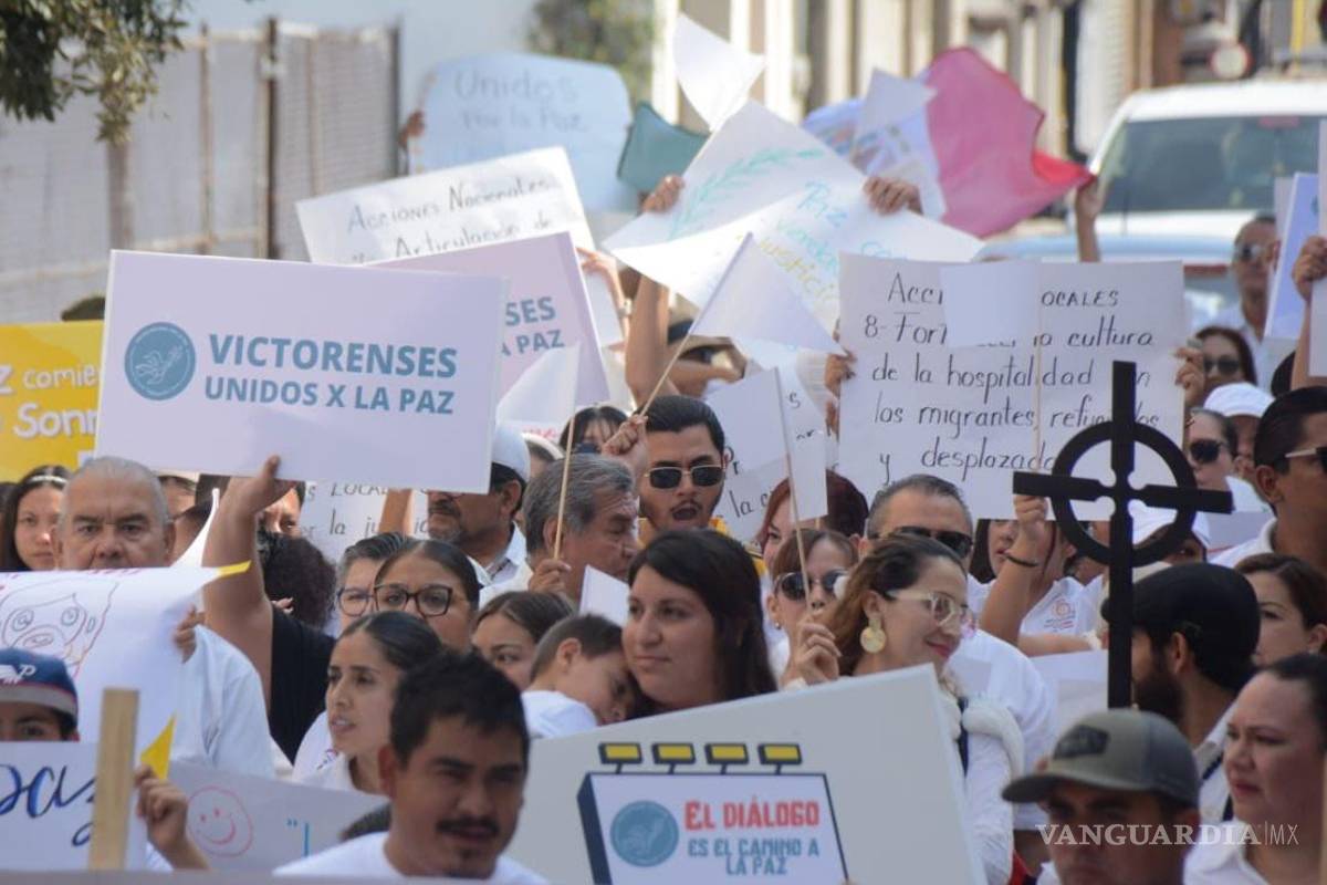 Vestidos de blanco, ciudadanos salen a marchar en Ciudad Victoria para exigir paz y seguridad