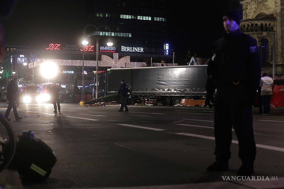 Sube a 12 los muertos tras atropello masivo en mercado navideño en Berlín
