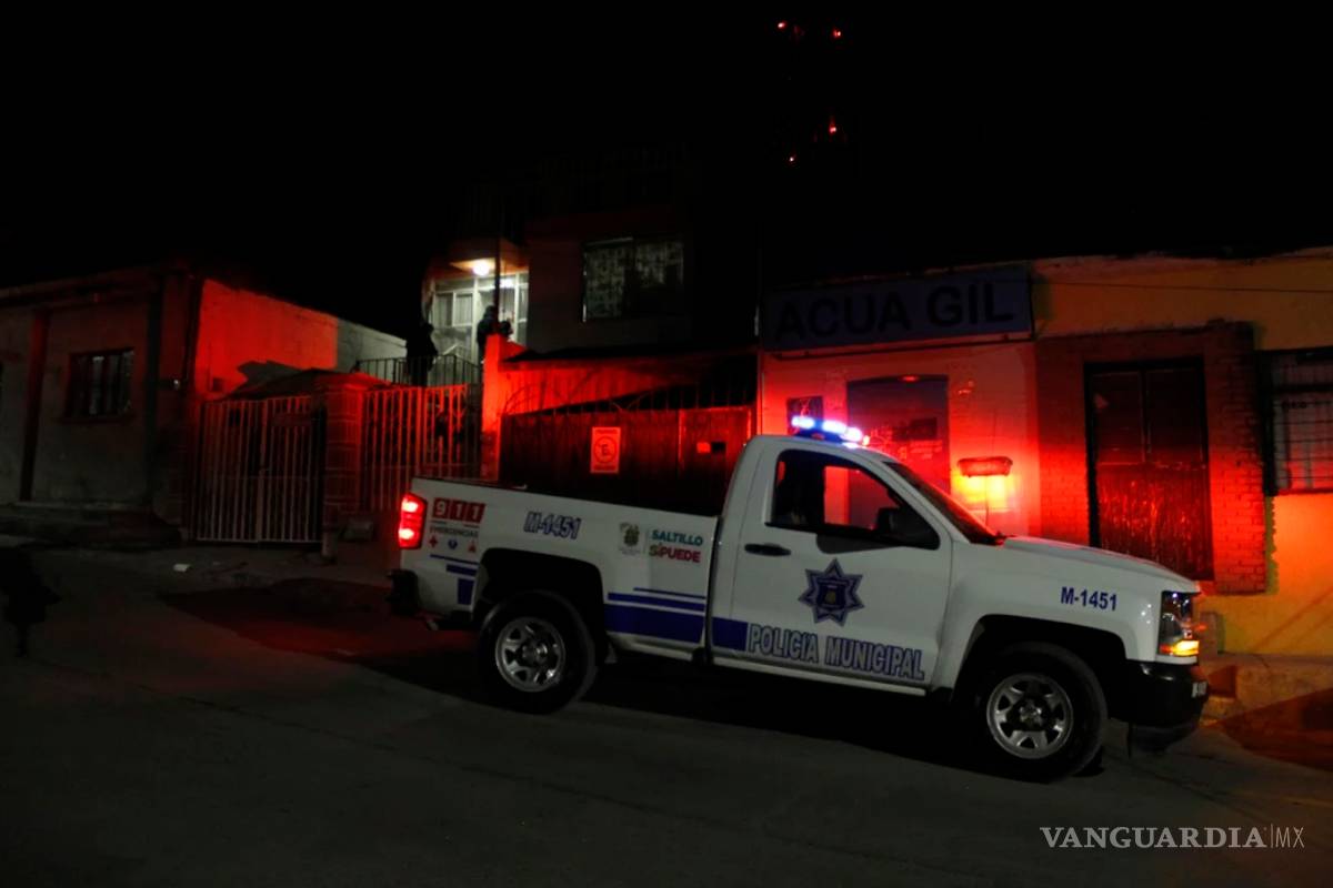 Comando armado irrumpe en domicilio en Saltillo, se llevan vehículo