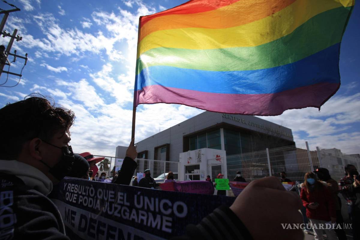 $!Grupos Feministas y colectivos LGBT+ exigen justicia para los feminicidios de Nohemí y Yulizsa.