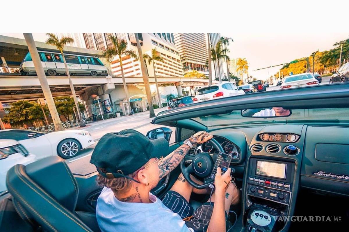 La historia del joven empresario millonario que dormía en la calle de niño