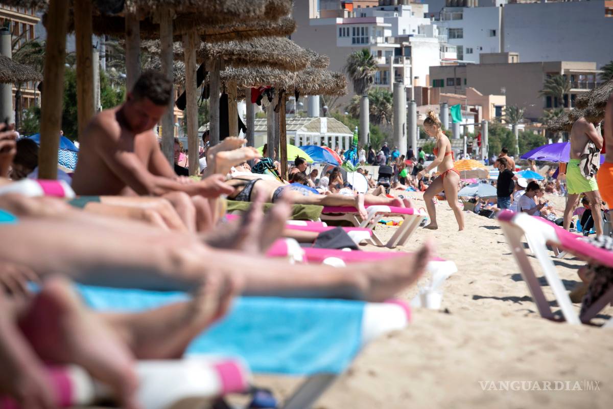 Abre España fronteras a vacunados
