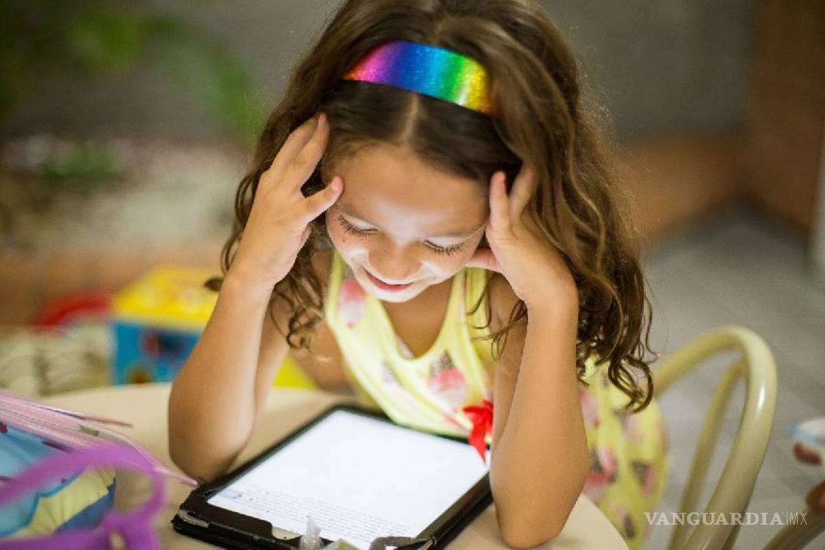 ¿Sabes cómo enseñar a tus hijos a manejar las redes sociales? Aquí te sugerimos como hacerlo