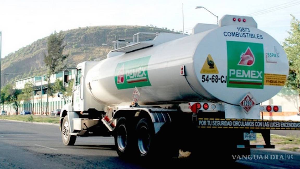 En Saltillo, aseguran pipa cargada con 24 mil litros de diesel