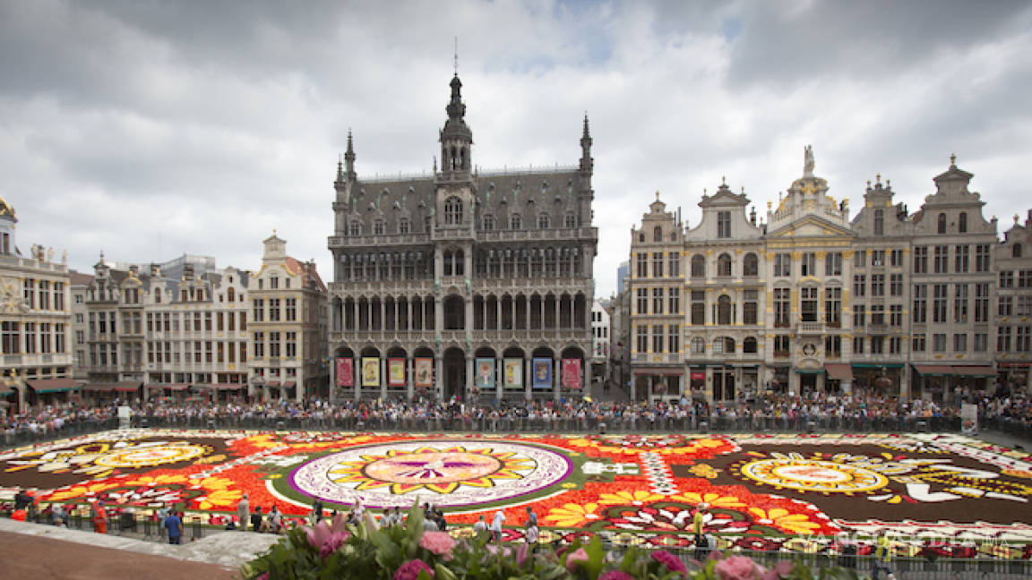 Bruselas dedica tapete floral en su plaza central a México
