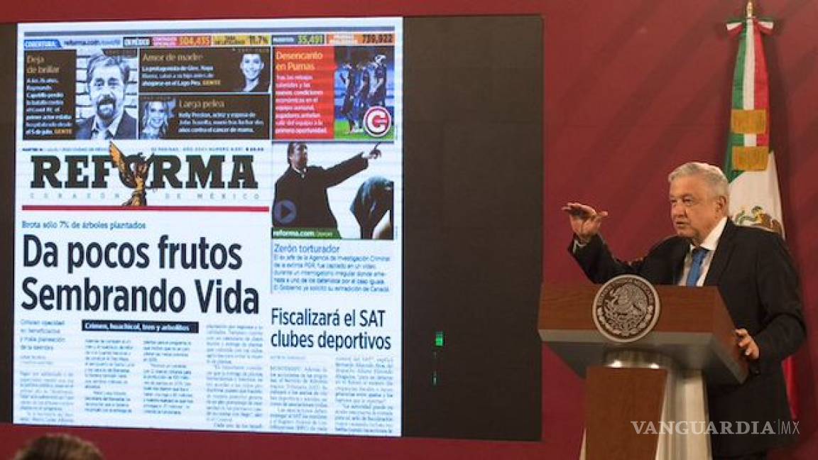 AMLO vuelve a llamar 'pasquín' a Reforma, además 'raspa' a El Universal