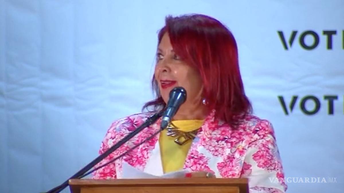 ‘Olvida’ candidata a alcaldía su plan de trabajo en pleno debate y las redes se la acaban