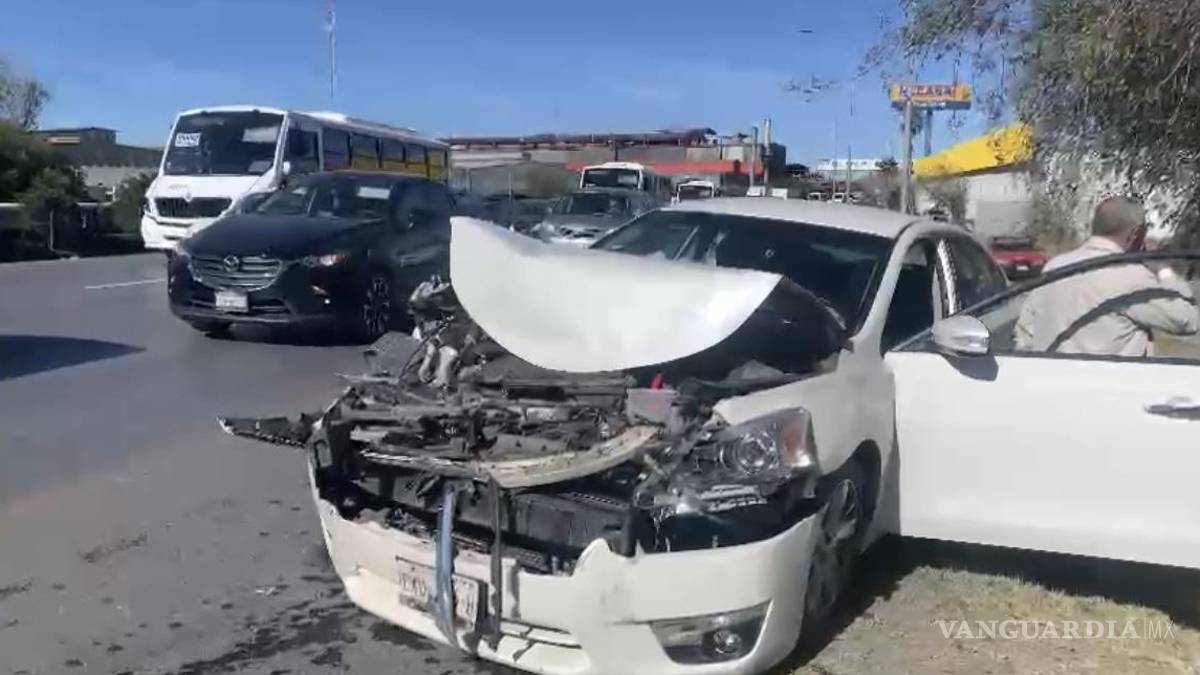 Hombre de la tercera edad causa choque por alcance en Ramos Arizpe