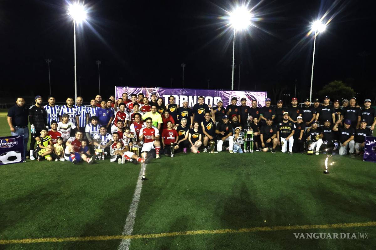 $!Directivos y representantes sindicales entregaron los trofeos a los campeones de cada disciplina.