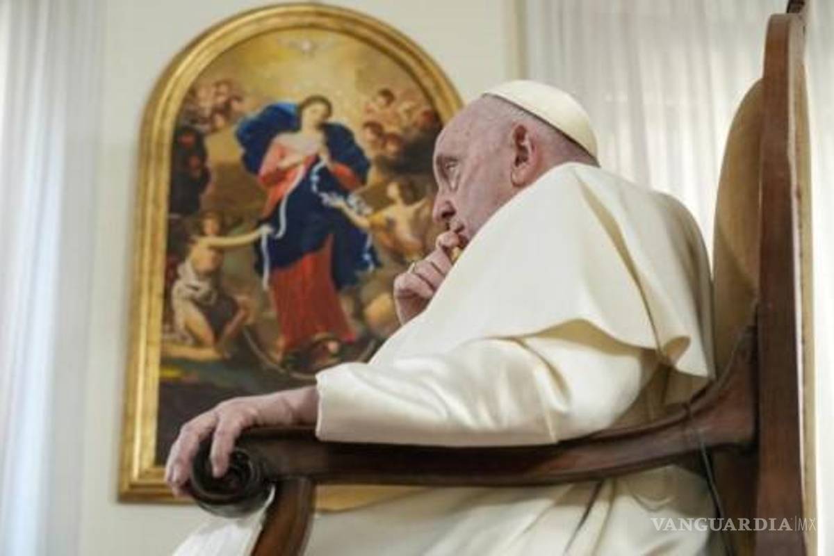 El Papa Francisco muestra una ‘ligera mejoría’, se levantó a desayunar mientras lucha contra la neumonía