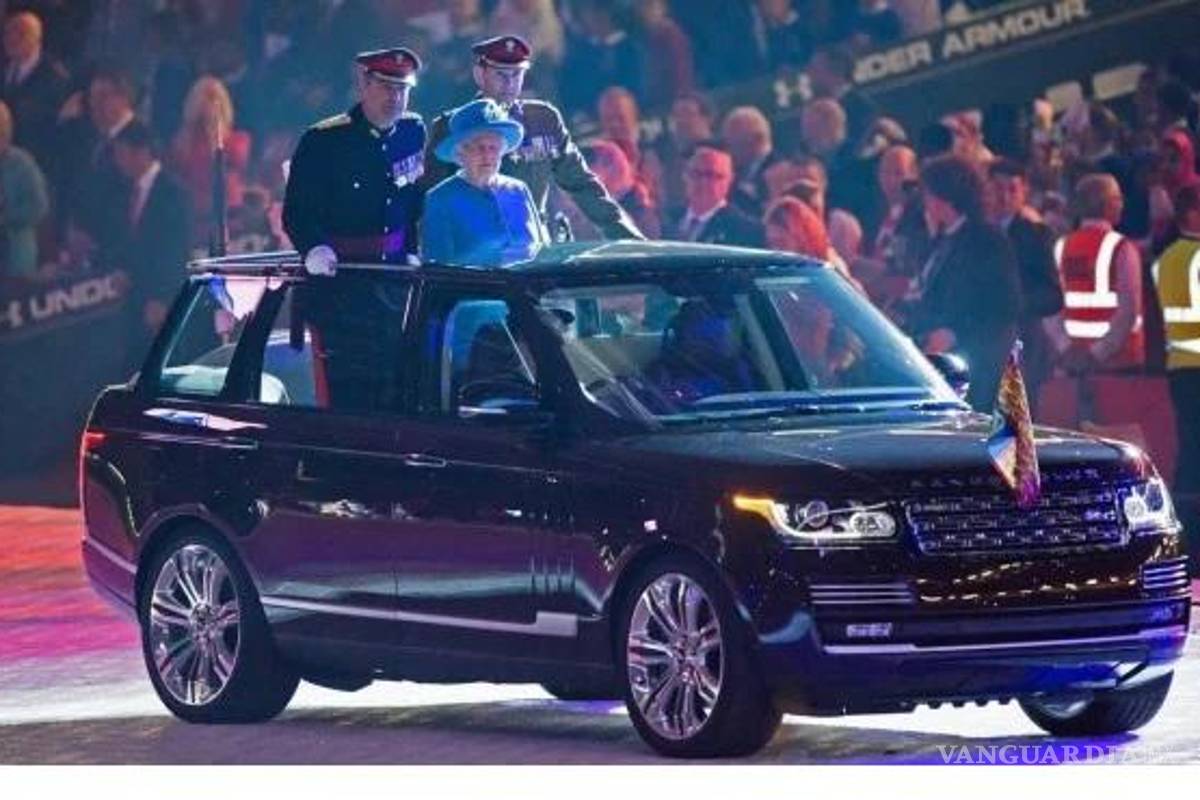 La reina Isabel II y su gusto por los autos; tenía su favorito