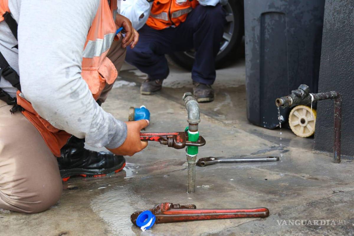¡Les cierran la llave en NL! Instalan reductores de presión por consumo de agua excesivo